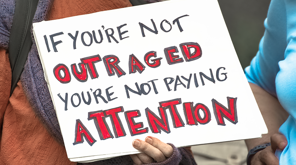 Skylt med texten If you are not outraged you are not paying attention